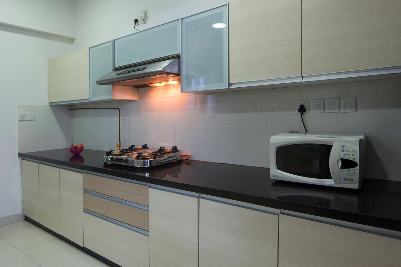 Amanora Park Town Bed and Breakfast Poona Buitenkant foto