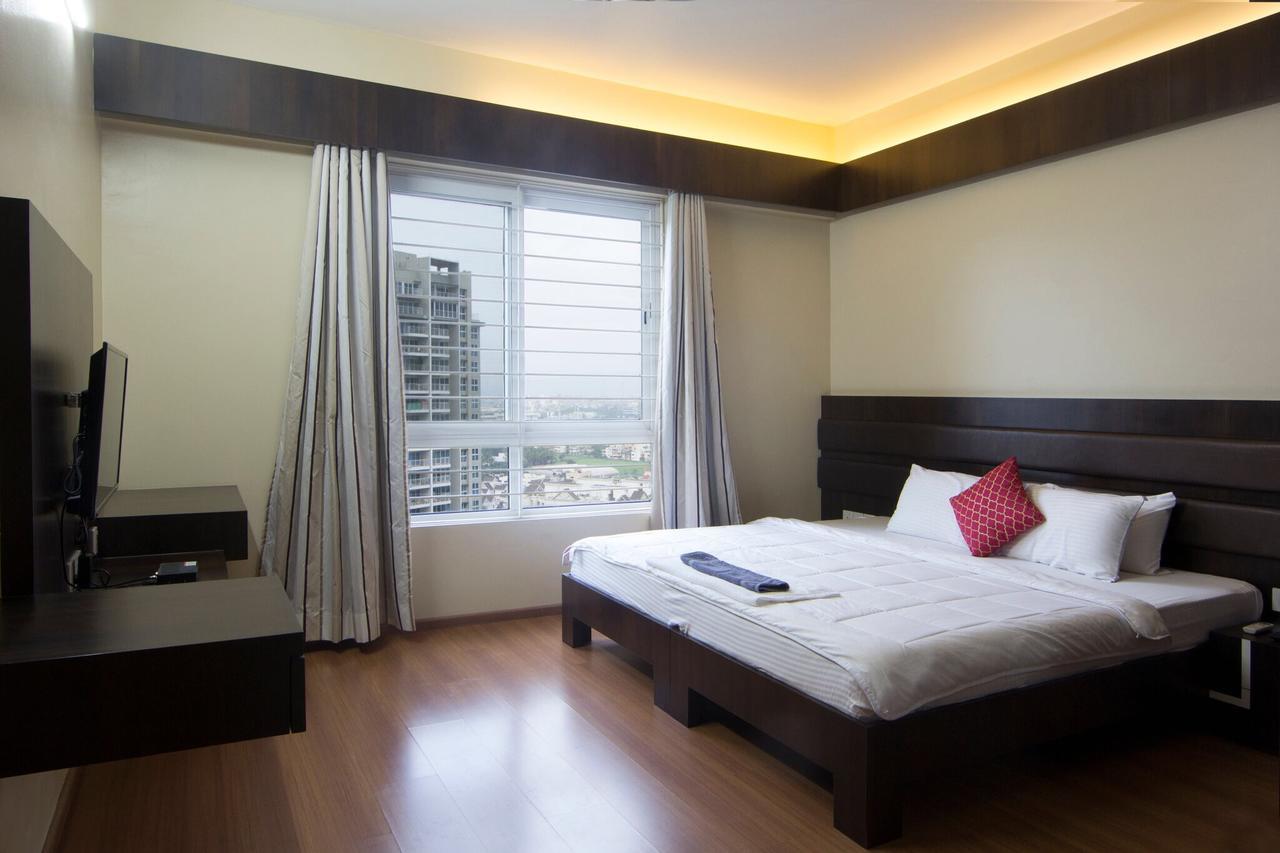 Amanora Park Town Bed and Breakfast Poona Buitenkant foto