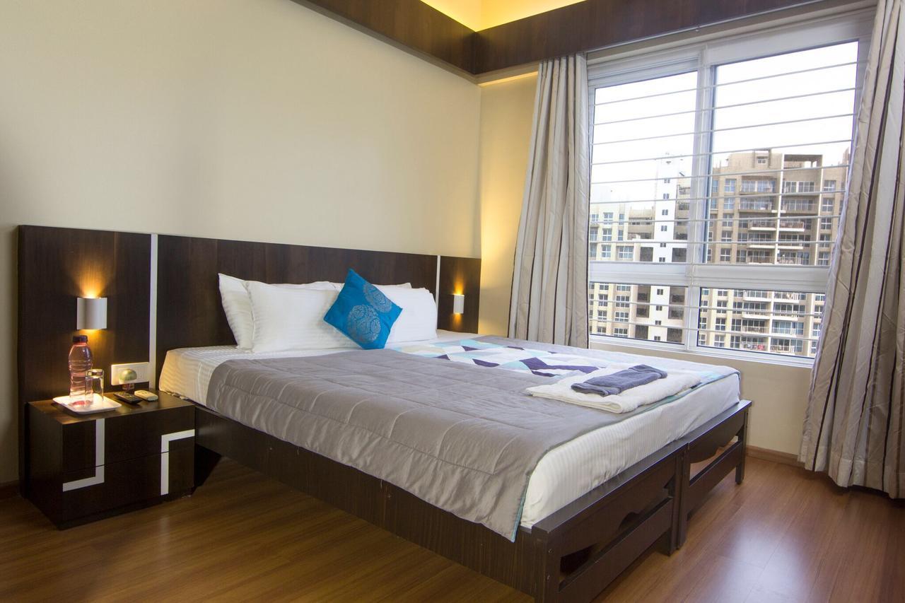 Amanora Park Town Bed and Breakfast Poona Buitenkant foto