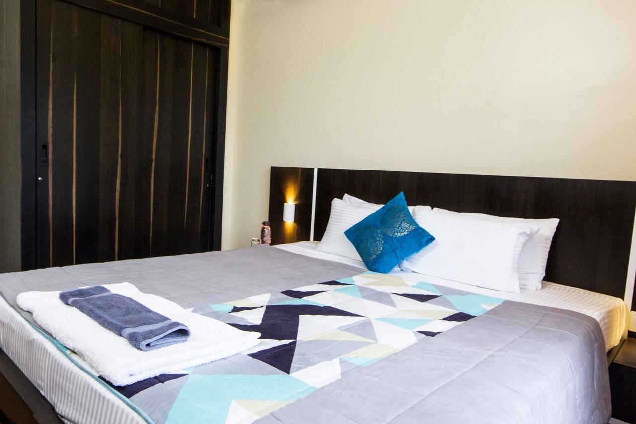Amanora Park Town Bed and Breakfast Poona Buitenkant foto